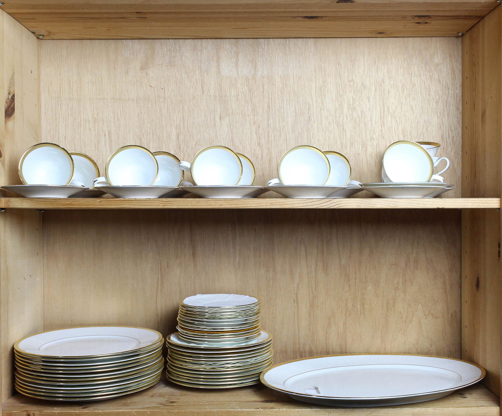 Two shelves of Oxford china table service in the: Two shelves of Oxford china table service in the Bennington pattern