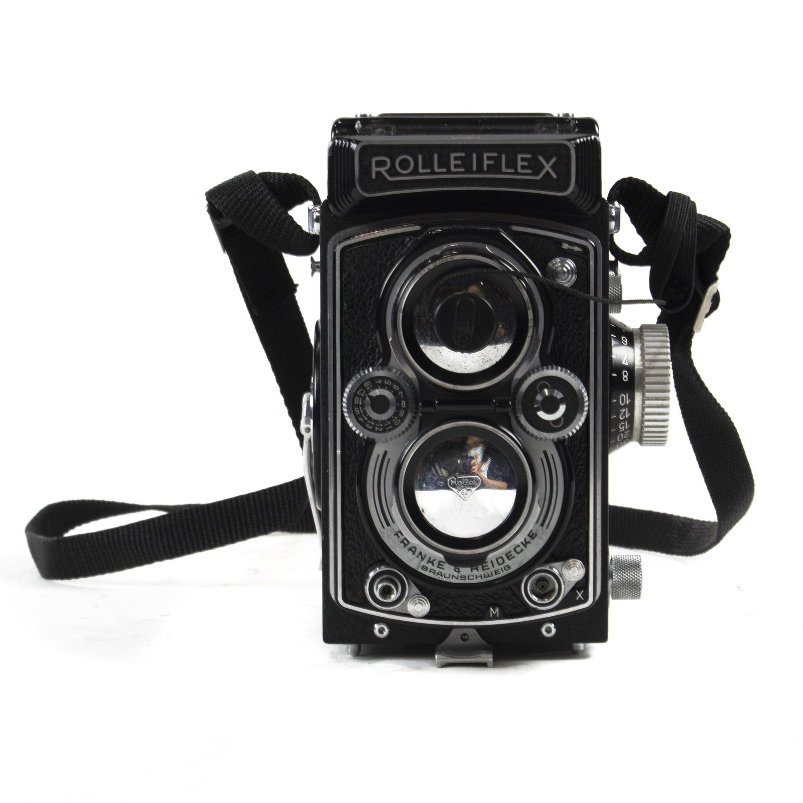 Rolleiflex1:3.5F TLR Camera with a Carl Zeiss 75mm lens: Rolleiflex1:3.5F TLR Camera with a Carl Zeiss 75mm lens, Nr 1511005, both lenses with protective caps 5.75"h x 3"w x 3.5"d