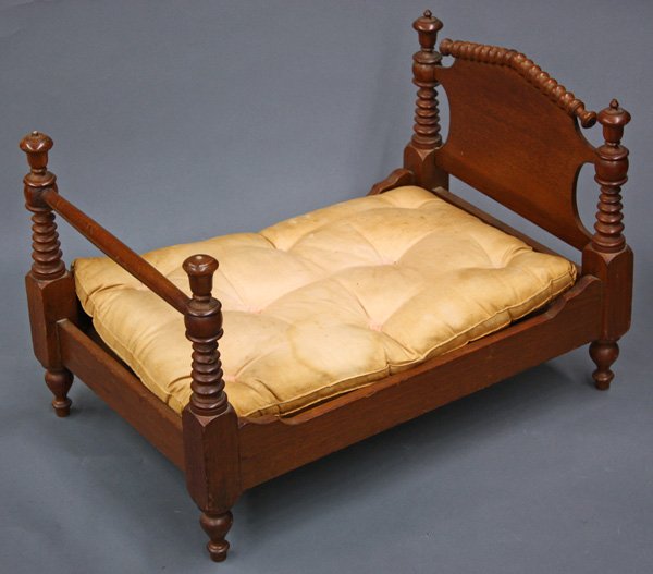 Victorian spool turned four post bed: Victorian spool turned four post bed, salesman's sample, retaining original mattress, 13.5''h x 13.5''w x 20''d (damage to two finials)