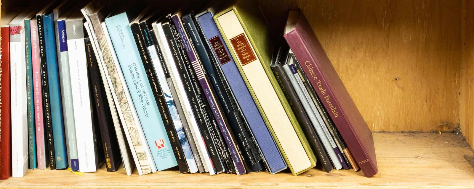 One shelf of books including relating to Chinese art (1 of 1)