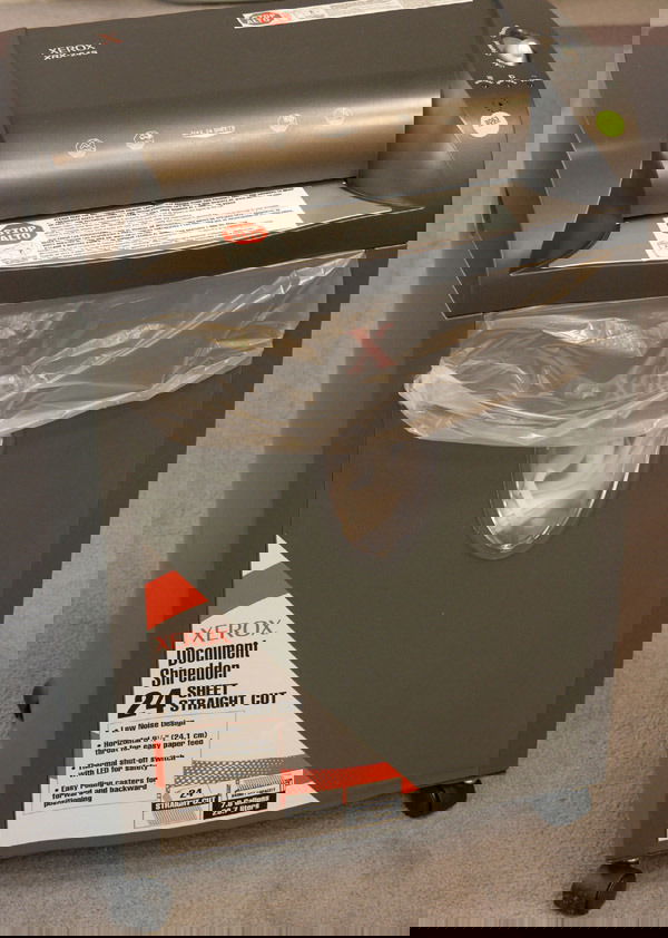 8065 Xerox XRX24S Document Shredder