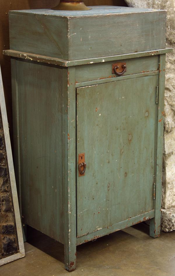 Gustav Stickley Model 086: Signed Gustav Stickley cabinet model 086, the flip top with original inset copper panels, above the single door case opening to reveal a fitted interior, entire case painted, and retains original weat