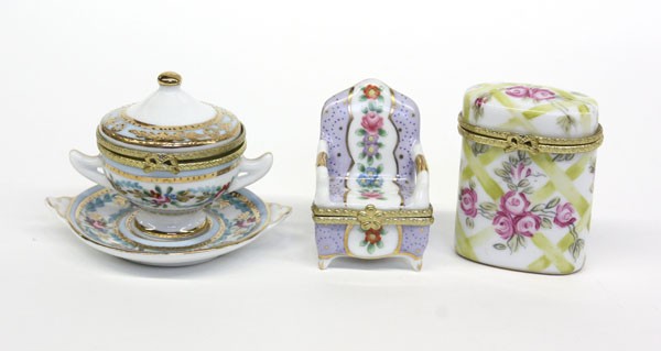 Porcelain hinged pill boxes: (lot of 6) Porcelain and glass articles, including hinged pill boxes having a polychromed floral and gilt decoration in different forms including a covered tureen and under plate and chair, largest 2.