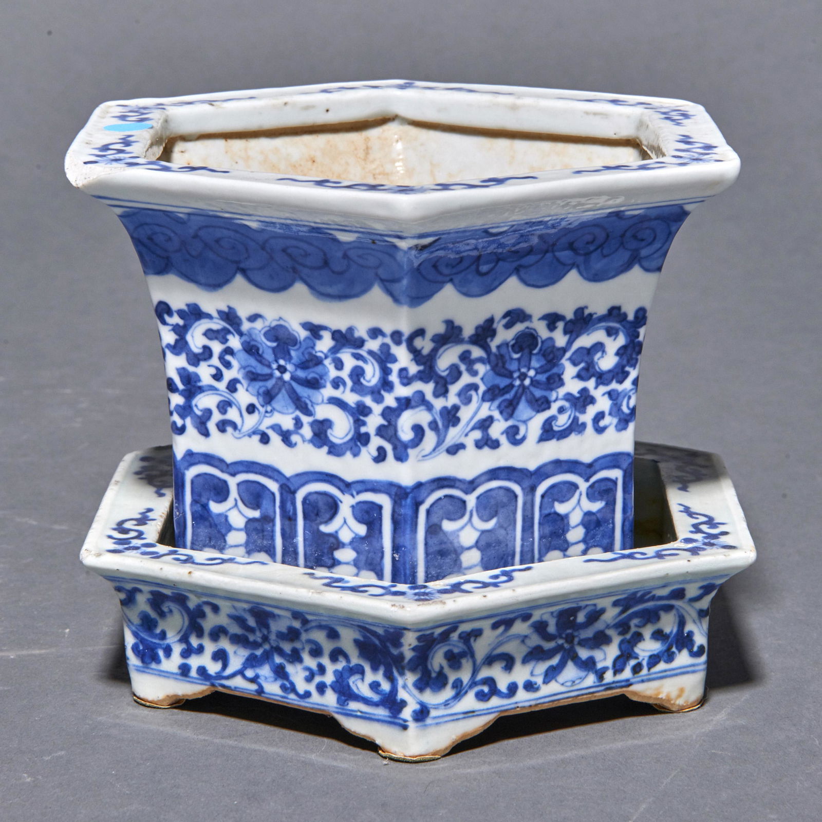 (lot of 2) Chinese blue and white hexagonal planter and (1 of 1)
