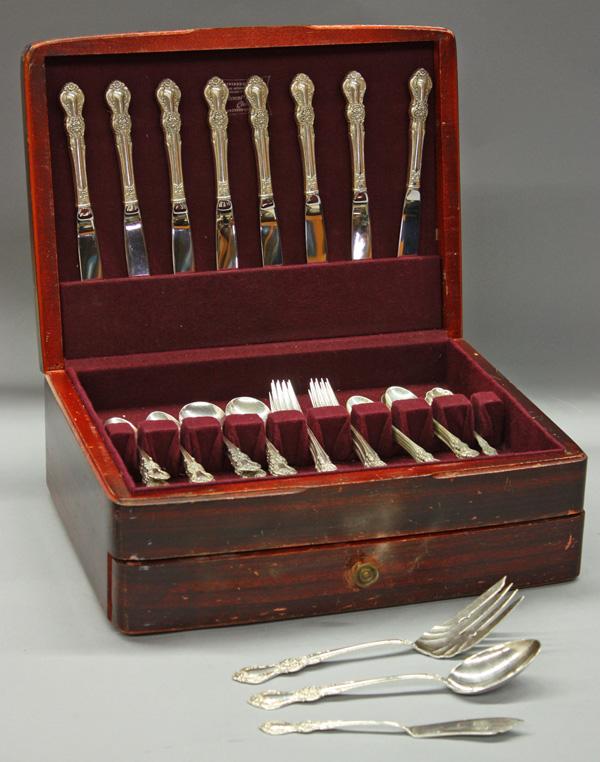 American sterling silver flatware: American sterling silver flatware by Century in the ''Southern Treasure'' pattern comprising eight knives, seven forks, one associated silverplate fork, eight soup spoons, teaspoons, and iced teas, su