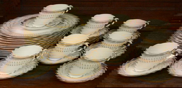 Spode bone china: Spode bone china partal table service in the ''Queen's Gate'' pattern consisting of twelve dinner plate, ten cups and saucers, and four extra saucers
