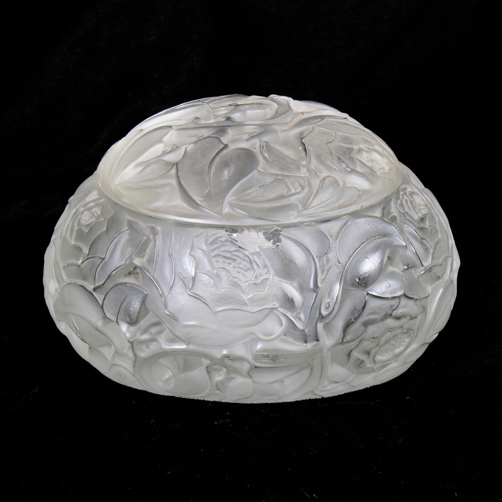 Rene Lalique, Dinard covered box (1 of 2)