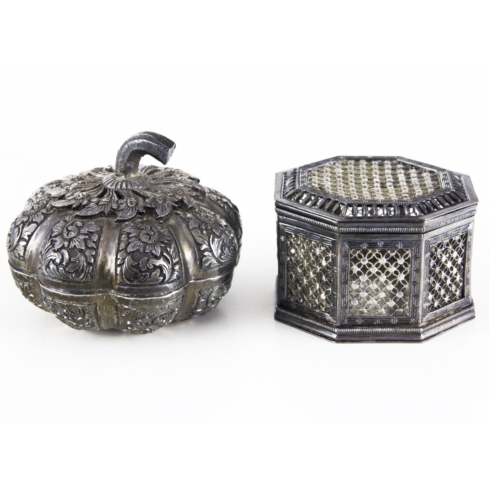 A (lot of 2) Chinese Export silver boxes (1 of 2)