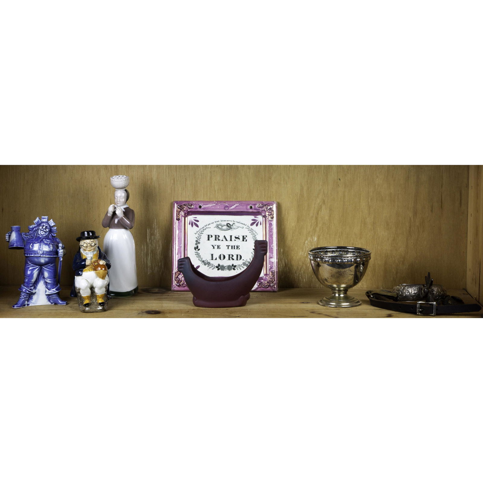 (lot of 7) One shelf of decoratives including Van (1 of 1)