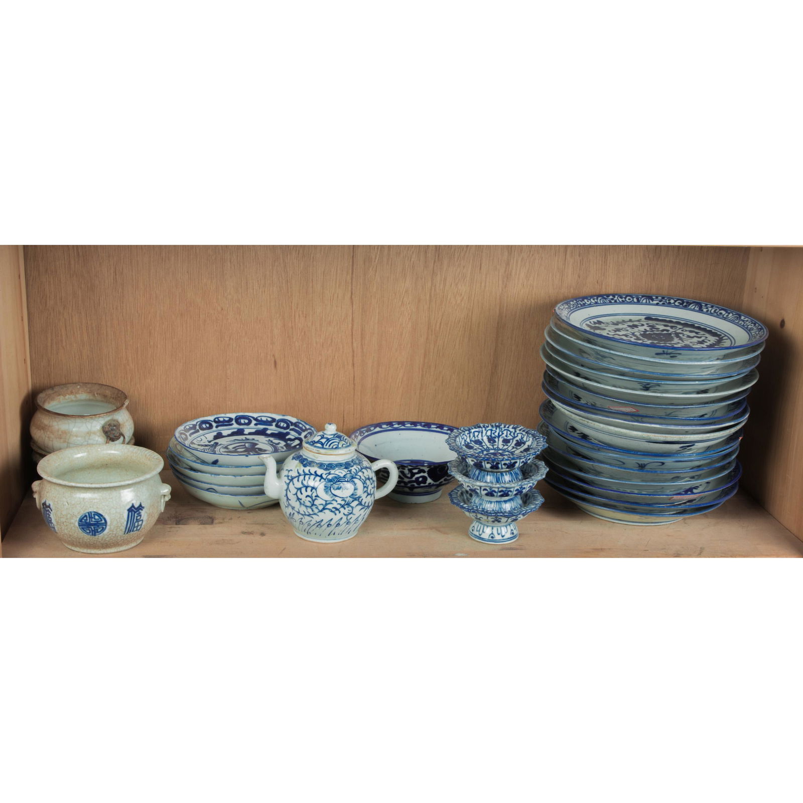(lot of 29) Chinese blue and white wares (1 of 1)