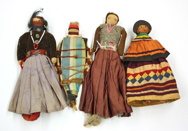 Native American dolls: (lot of 4) Early Native American dolls including Apache, Navajo and Seminole, the largest 9.5''l