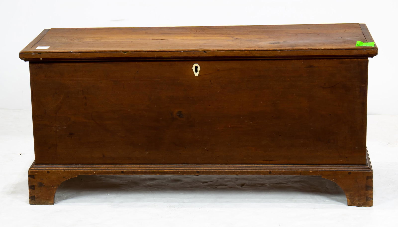 Primitive blanket chest circa 1800 (1 of 3)