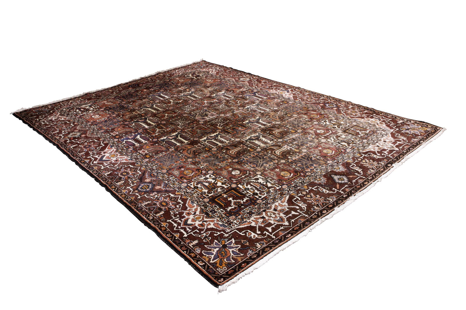 Persian Bakhtiari carpet 9'9" x 12'4" (1 of 4)