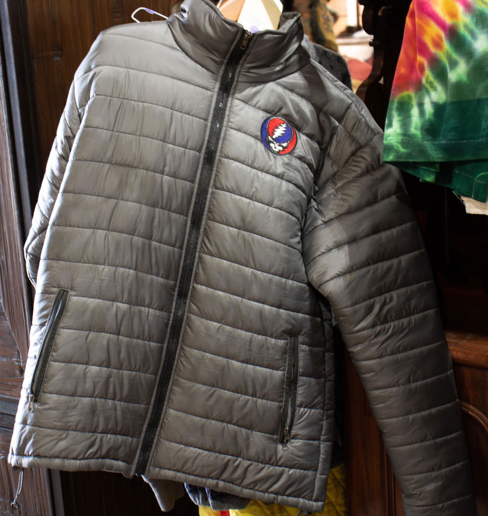 (lot of 7) Group of mostly Grateful Dead clothing and (1 of 16)