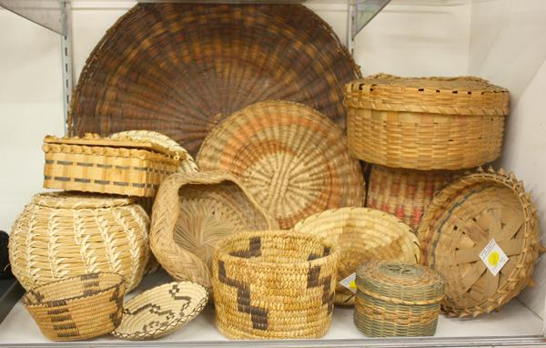 Native American Hopi Baskets: (lot of 14)) Three Native American Hopi antique wicker baskets, 1880-1910, largest: 18''diameter; 6 Southwest Native American baskets including five Papago examples, one Pima example, the largest lidd