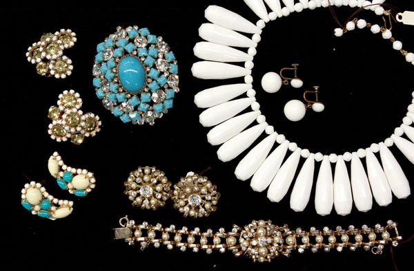 Fashion jewelry including Hattie Carnegie: (lot of 7) Pieces of fashion jewelry, mostly Hattie Carnegie, including a white bead drop necklace with associated clip on earrings, a gold tone bracelet and earring set accented with faux pearls and 
