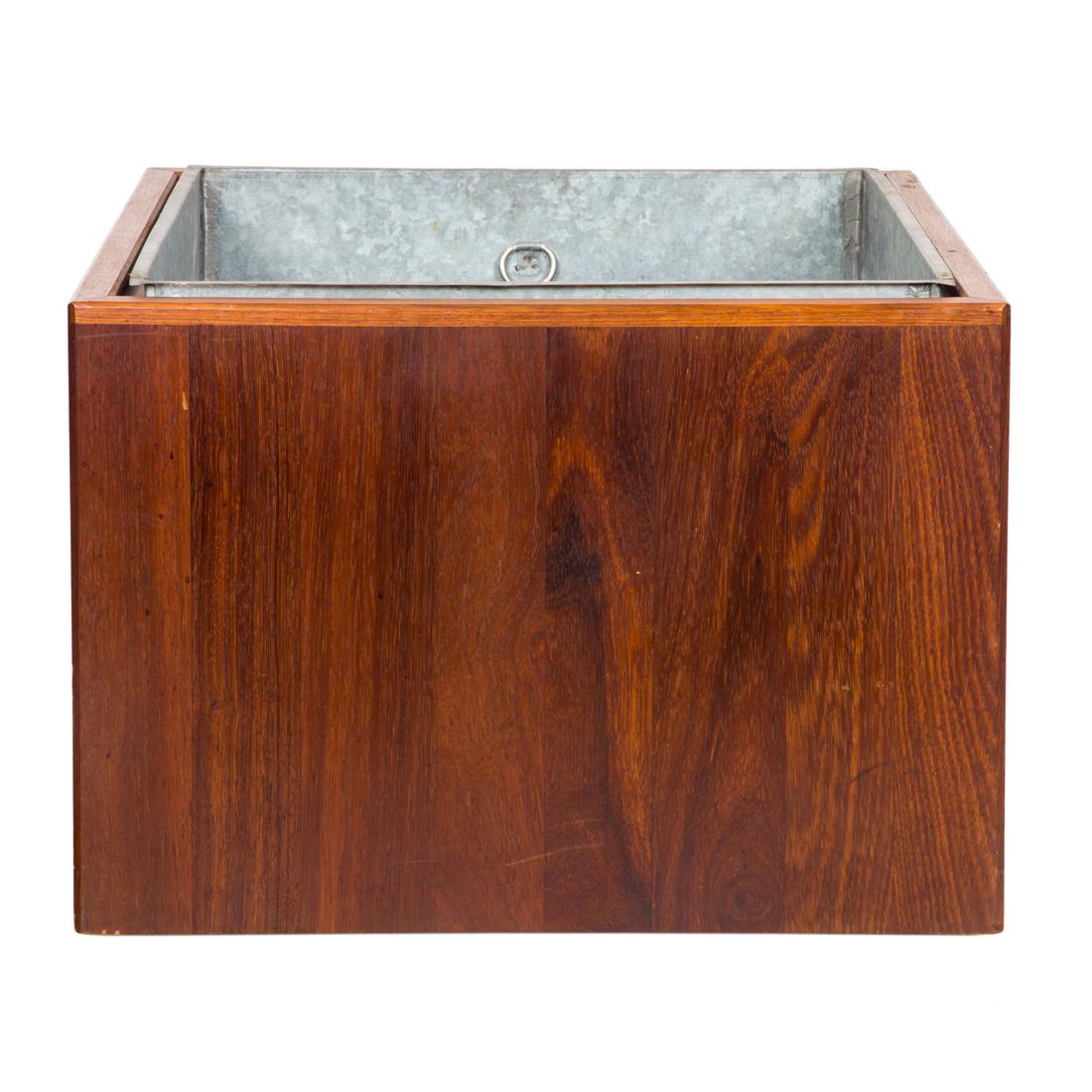 Large hardwood planter (1 of 3)