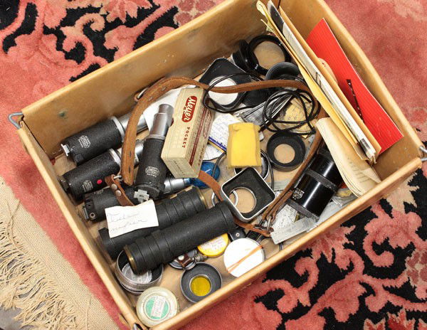 Leica DRP camera system: (lot of 40) Leica System DRP rangefinder camera system, including a Leica D.R.P. Ernst Leitz camera serial number 400942, a Leitz hot-shoe mounted adjustable view finder, an Elmar lens f=9cm 1:4 seria