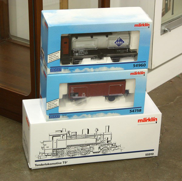 Model trains: (lot of 3) Model trains, Marklin Tenderlokomotive 793, 1 gauge, serial number 55910, in original box, including related material, Marklin Freight Car serial number 54758, plus Marklin Freight Car seri