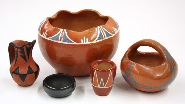 Native American pottery group: (lot of 5) Native American pottery group, including a Santo Domingo handled vessel, a black ware pot signed Rose, monochrome ewer signed S.Y Tosa, Jemez Pueblo, small vase signed Grace Santa Clara, an