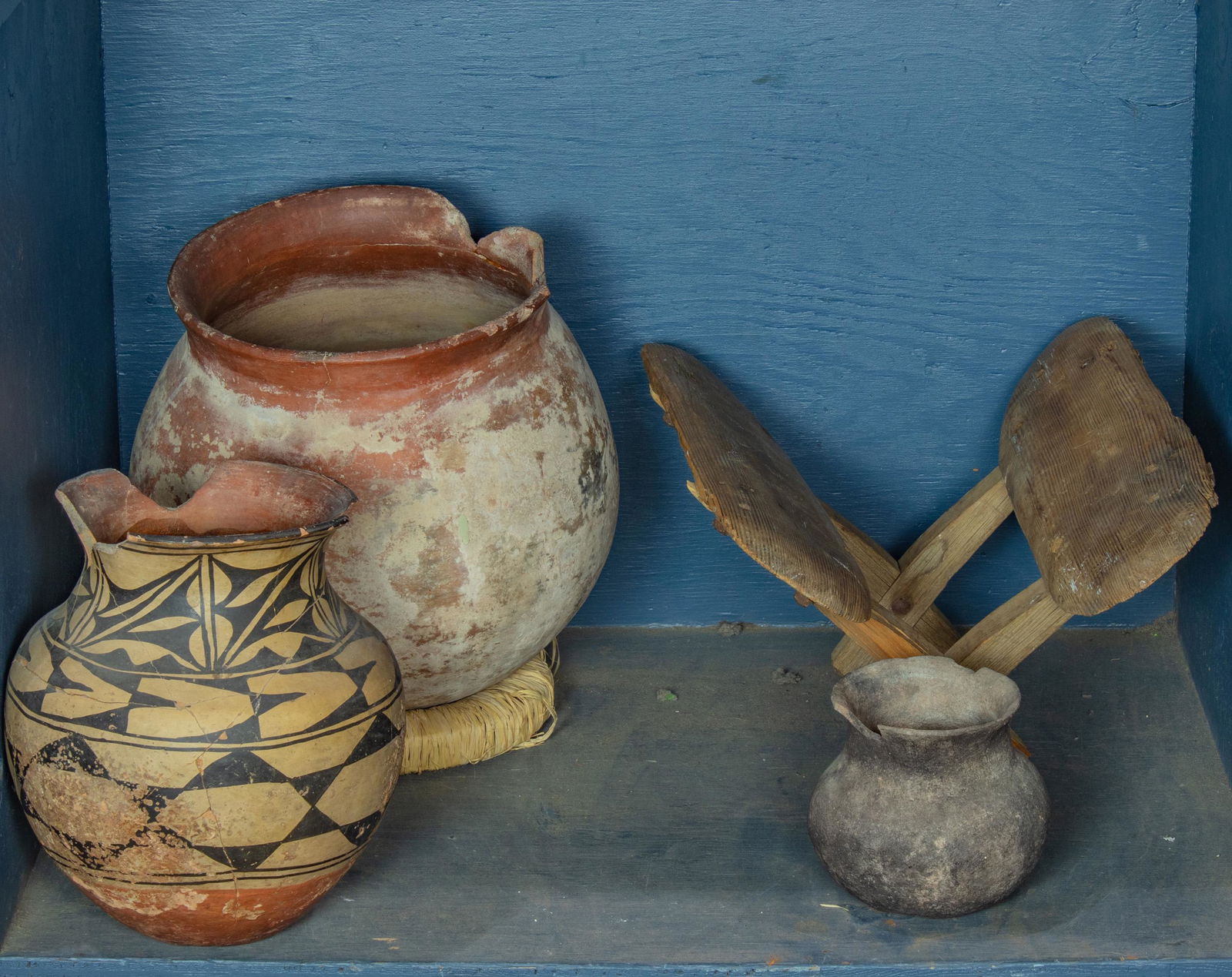 One shelf of mostly pottery (1 of 1)
