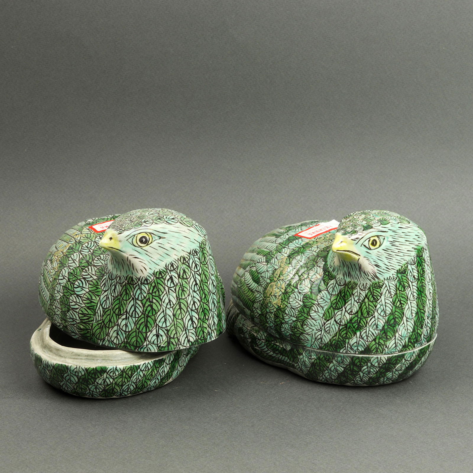 Pair of Chinese famille verte bird-form boxes (1 of 1)
