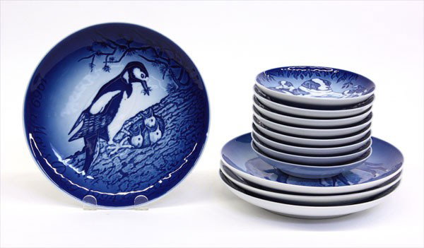 Bing and Grondahl collector's plates: (lot of 12) Bing & Grondahl eight 6'' ''Mors Dag'' collector's plates, commemorating years 1993-1999 having two 1997's; together with four 9'' ''Mors Dag'' collector's plates, each plate commemorating