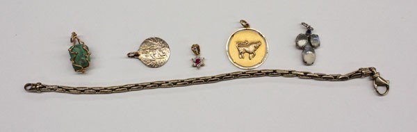 Hattie Carnegie fashion jewelry: (lot of 5) Fashion jewelry pieces by Hattie Carnegie, including; a black tone metal Latin cross brooch centered by a clear faceted stone with clear stone accents, a black tone metal flower brooch with