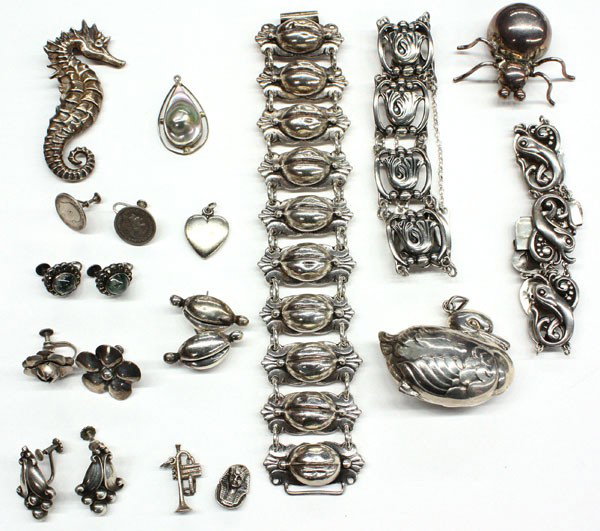 Sterling jewelry: Bag of associated sterling jewelry including a Danish sterling bracelet, earrings, Mexican sterling bracelet and pendant, a natural pearl pendant, etc