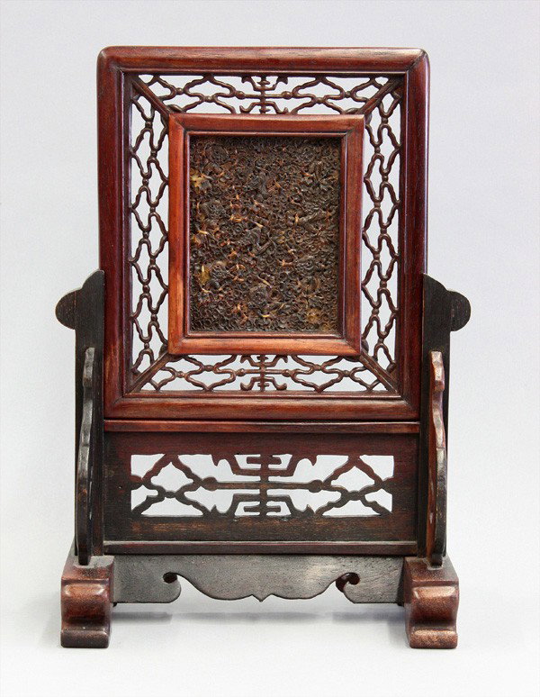 Chinese Table Screen w/Tortoise Shell Panel: Chinese wooden table screen with tortoise shell plaque, featuring nine 'movable' dragons meandering on a dense cloud ground picked out from the brown-mottled tortoise shell, all set in a lattice work 