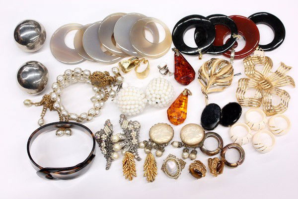 Collection of fashion jewelry: Collection of fashion jewley items; of bracelets, brooches, earrings, pendants, ect. By various makers including: Trifari, Monet, Mrvella, Miriam Haskell, Ken Kaniro, etc
