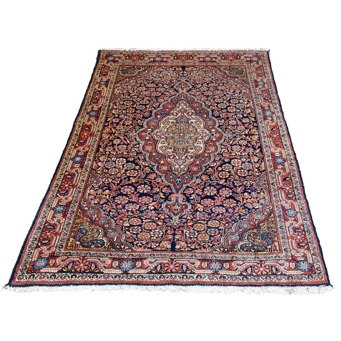 A Fereghan Sarouk carpet (1 of 3)