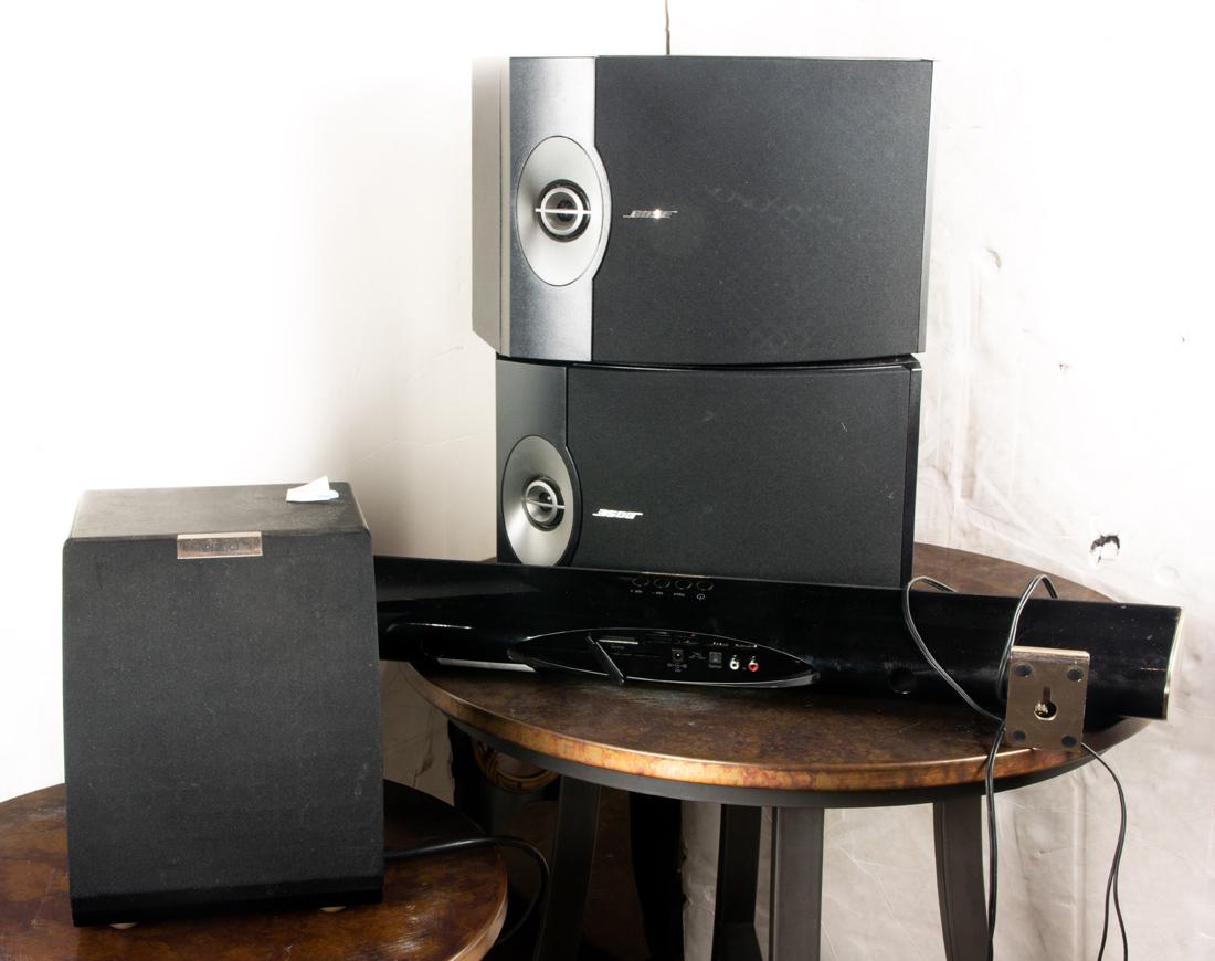 (Lot of 4) Speakers: a pair of Bose 201 speakers: (Lot of 4) Speakers: a pair of Bose 201 speakers, each 10"h x 14.5"w x 9.5"d and 2 Vizio speakers, the larger 5"h x 31"w