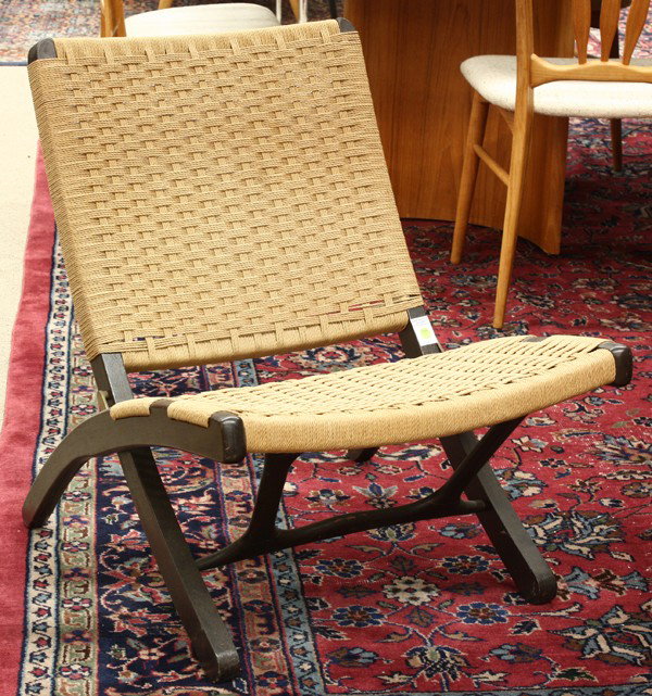 Hans Wegner style No.512 folding chair: Hans Wegner style No.512 folding chair, the wood with a dark coco finish, and papercord upholstery, 29''h x 24''w x 27''d