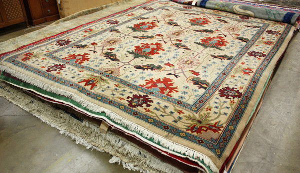 William Morris, Arts and Crafts style carpet: William Morris, Arts and Crafts style carpet, 9' x 12'