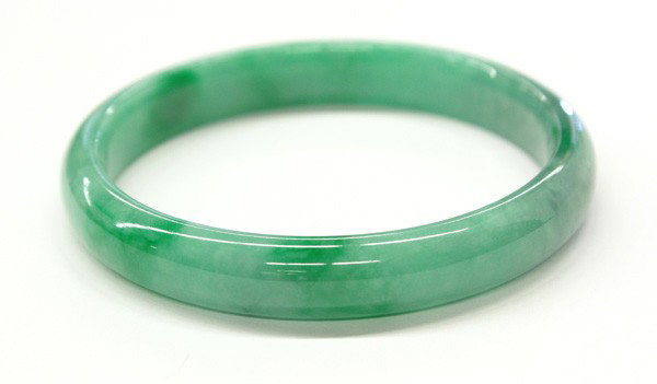 Jade bangle bracelet: Jade bangle bracelet, interior diameter 8''