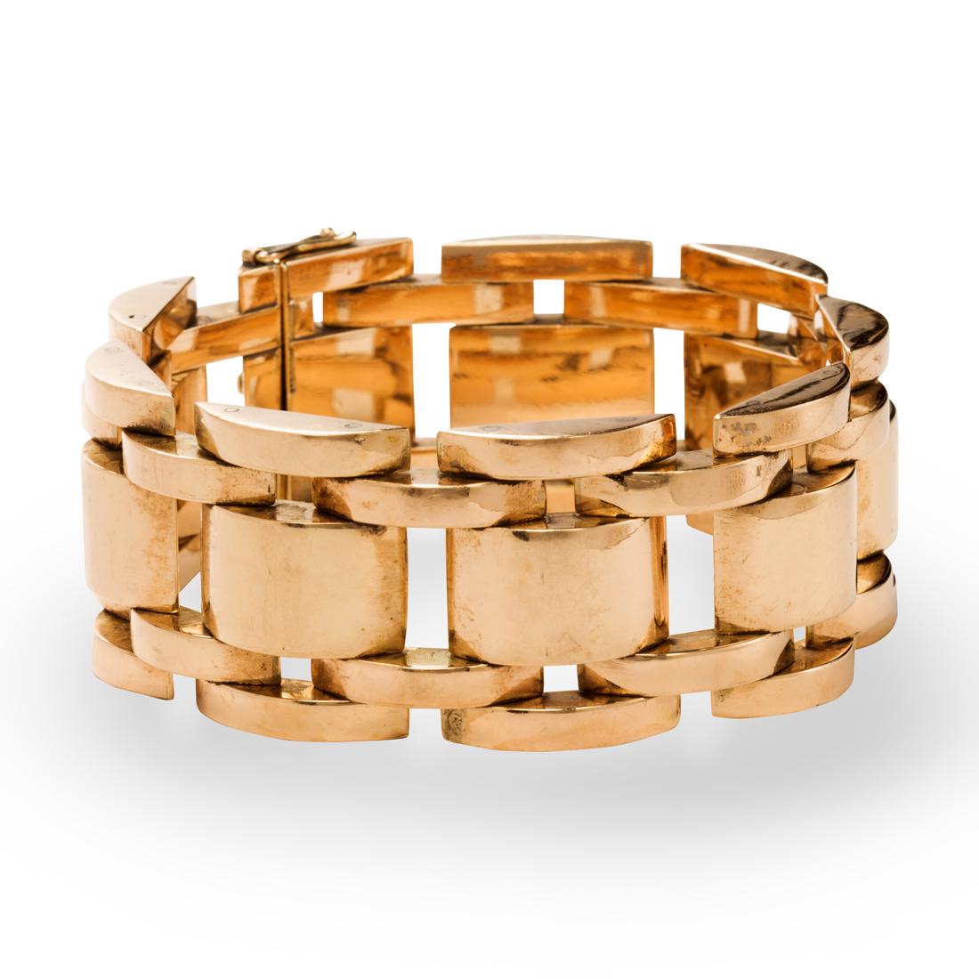 A Retro fourteen karat gold bracelet (1 of 2)