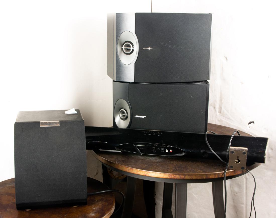 (Lot of 4) Speakers: a pair of Bose 201 speakers: (Lot of 4) Speakers: a pair of Bose 201 speakers, each 10"h x 14.5"w x 9.5"d and 2 Vizio speakers, the larger 5"h x 31"w