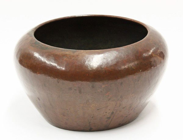 Dirk Van Erp jardiniere: Large Dirk Van Erp hammered copper vase circa 1911, the bulbous form having an inward rolled rim above the tapering body retaining an original patina and impressed with a closed box mark, 7.5''h x 13'