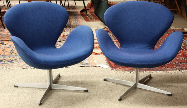Arne Jacobsen Swan chairs, pair: (lot of 2) Pair of Arne Jacobson for Fritz Hanson 3320 Swan chairs, circa 1960, upholstered in the original marine blue wool fabric, rising on an aluminum star swivel base, marked on the underside of 