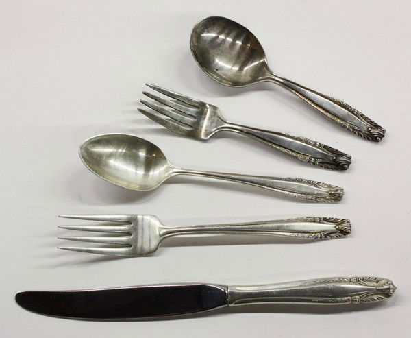 Sterling youth flatware: (lot of 5) Wallace Silversmiths sterling baby and youth flaware consisting of two forks, two spoons, and a knife, 2.52 troy oz.