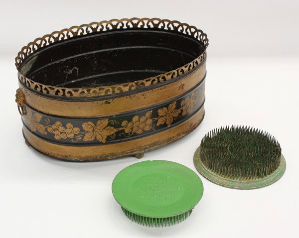 Tole jardiniere: Tole jardinere showing a grape on vine motif