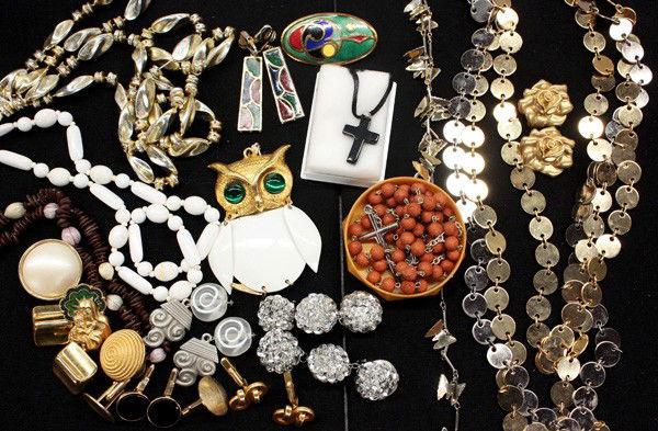 Collection of miscellaneous comstume jewelry item: Collection of miscellaneous fashion jewelry, including; a Rosary and assorted sets of earrings and cuff links, brooches, pendants, Longines watch, etc.