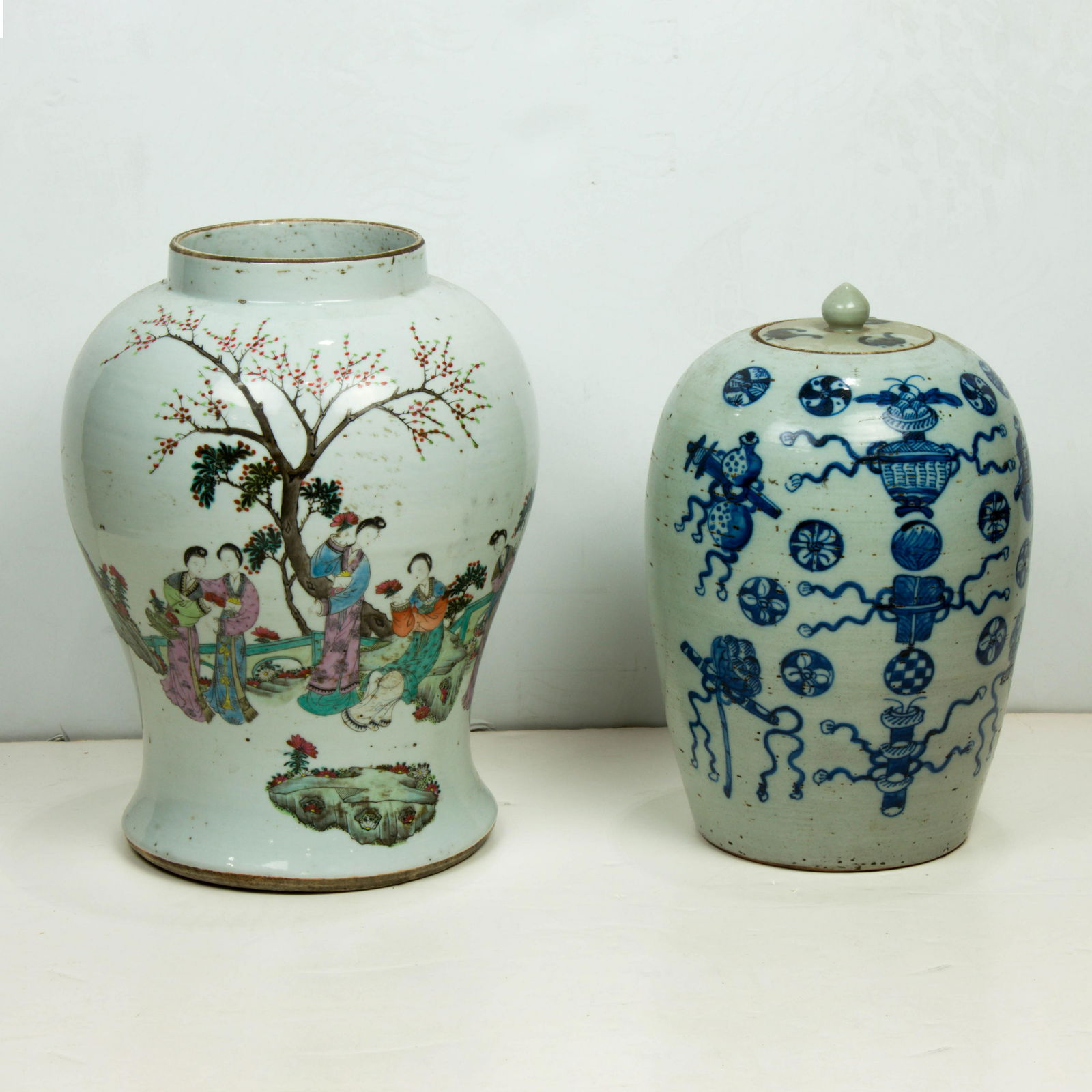 (lot of 2) Chinese porcelain jars (1 of 1)