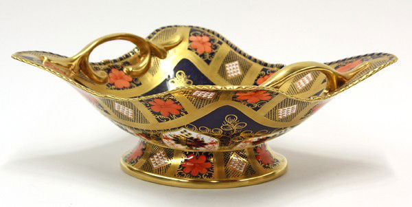 Crown Derby ''Old Imari'' centerpiece: Royal Crown Derby ''Old Imari'' porcelain centerpiece, having a tapered and handled rectangular rim with gilt borders centering the crimson reserves and rising on a circular footed base, marked on bas
