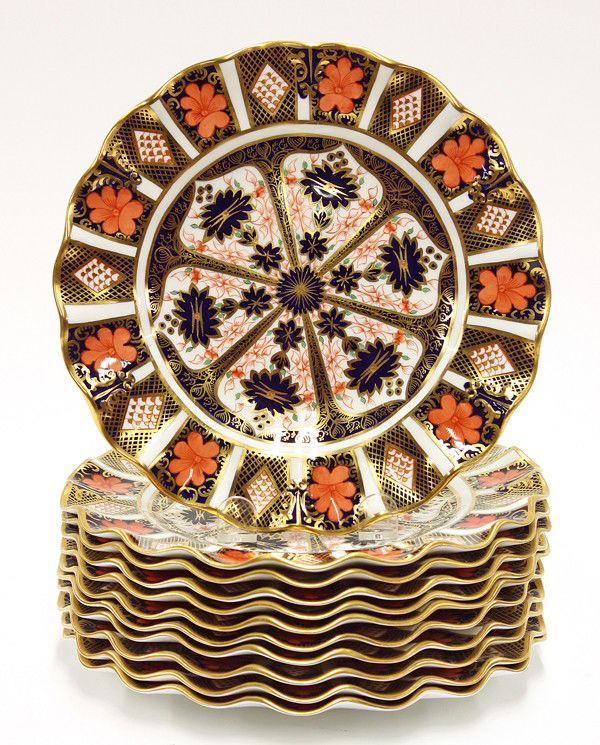 Crown Derby ''Old Imari'' dessert plates: (lot of 11) Royal Crown Derby ''Old Imari'' porcelain dessert plates pattern 1128, each having a scalloped rim with gilt highlights and having makers mark, and XXIX on base, 8.75''w