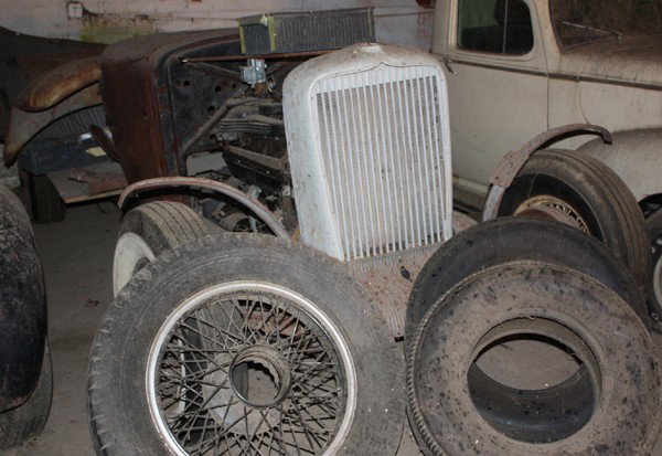 1932 Auburn Speedster: 1932 Auburn Speedster 12-160 Chassis, rust. A chassis and 12-cylinder Auburn motor, with grille and front cowl present. A project for restoration or parts and could be a great basis for an Auburn spec