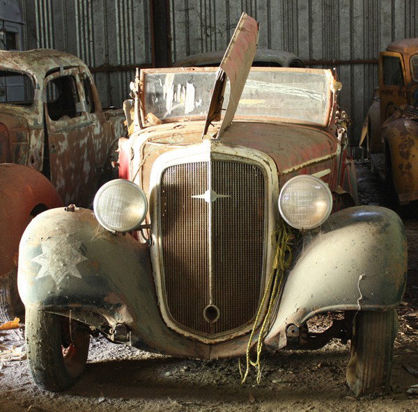 1935 Chevrolet pickup: Circa 1935 Chevrolet Pickup, red. For restoration, incomplete, sitting in barn for years, wire wheels.