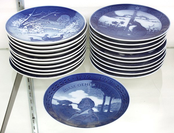B&G Royal Copenhagen collector plates: (lot of 21) Collector plates including ten Royal Copenhagen Christmas plates 1970 - 1979, ten B&G Christmas plates 1970 - 1979, and one Royal Copenhagen Adam Oehlenschlager commemorative plate, each 6