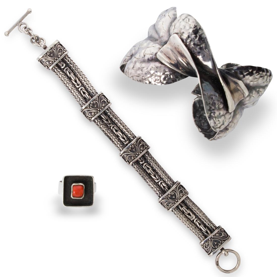 A group of sterling silver jewelry (1 of 2)